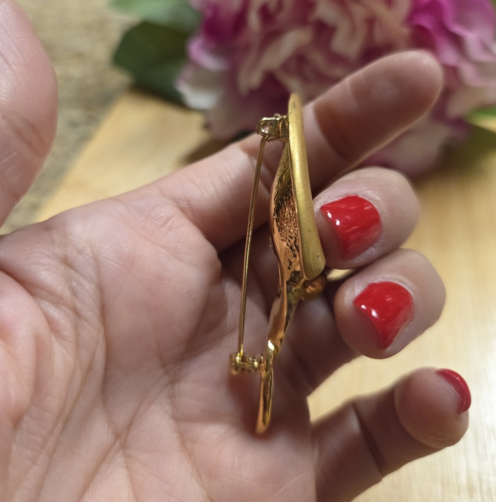 Elegant Gold Floral Brooch - Picture 4 of 4